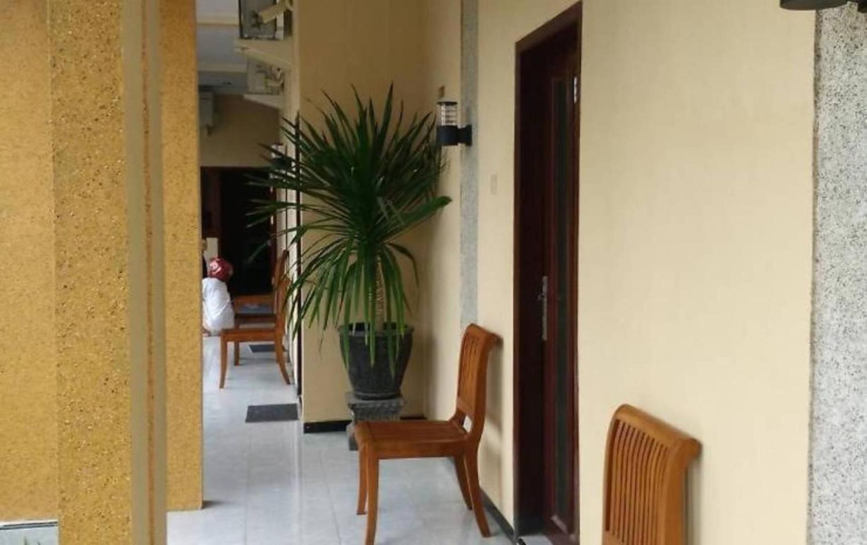Surya Guest House Probolinggo Exterior foto