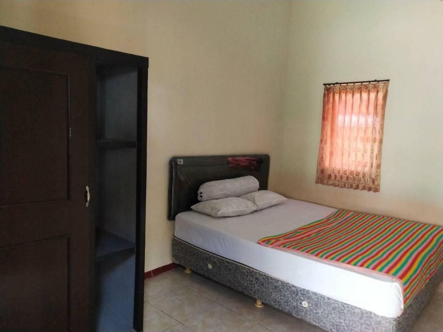 Surya Guest House Probolinggo Exterior foto