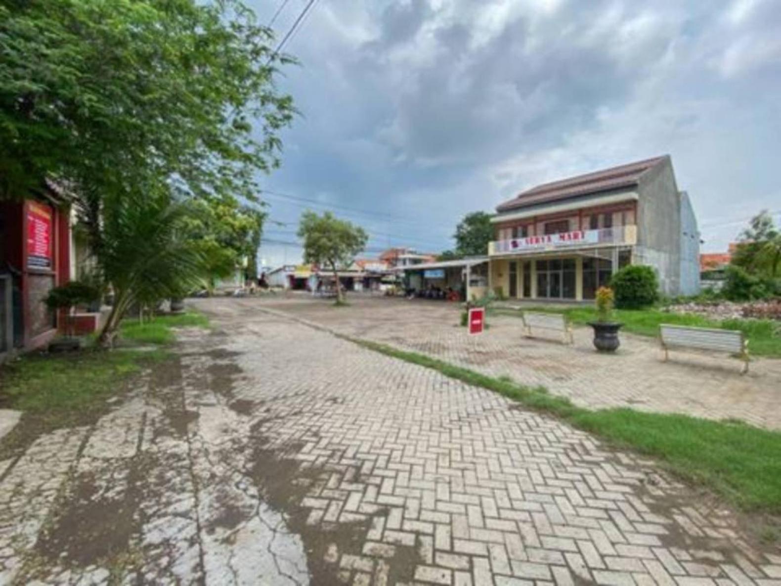 Surya Guest House Probolinggo Exterior foto