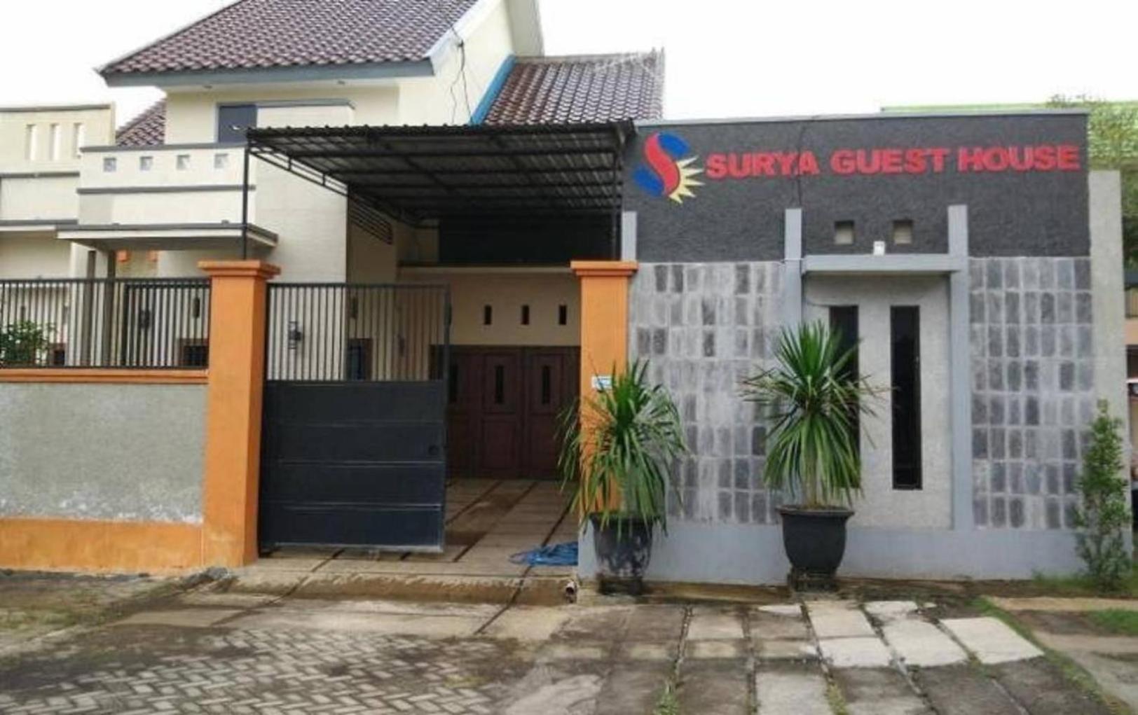 Surya Guest House Probolinggo Exterior foto